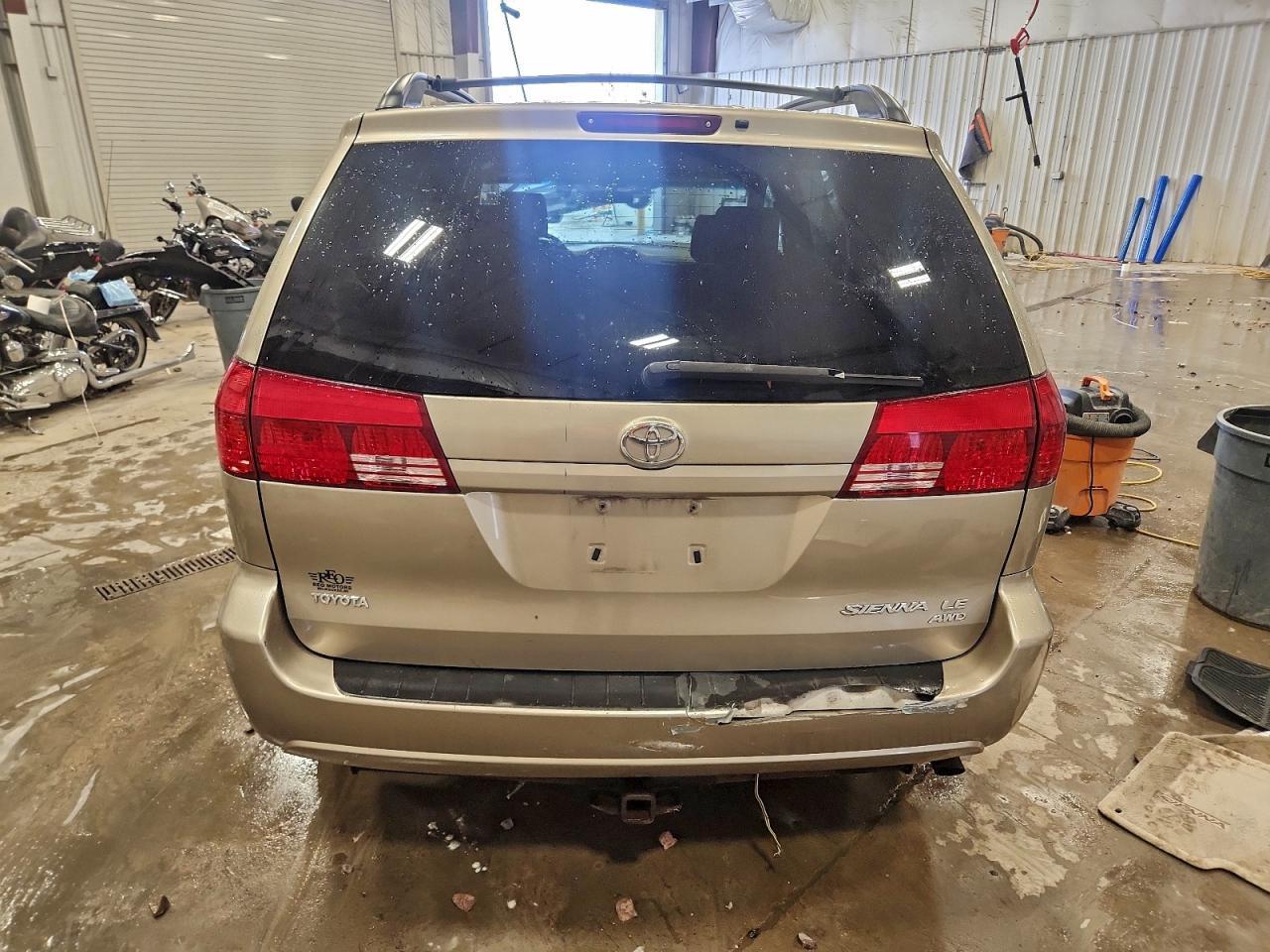 2004 TOYOTA SIENNA