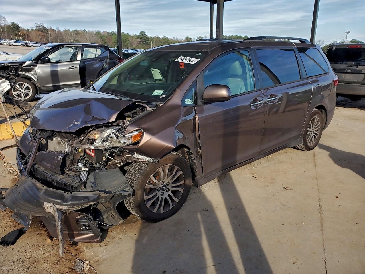 2018 TOYOTA SIENNA