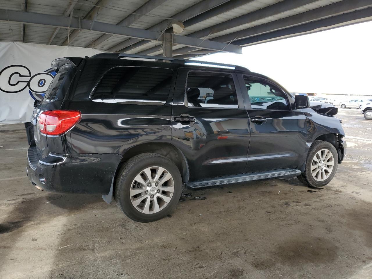 2011 TOYOTA Sequoia