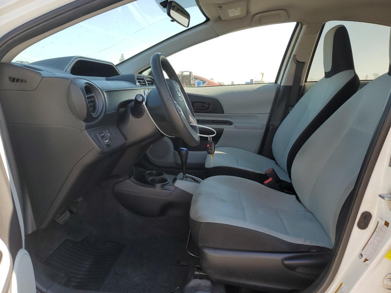 2013 TOYOTA Prius c
