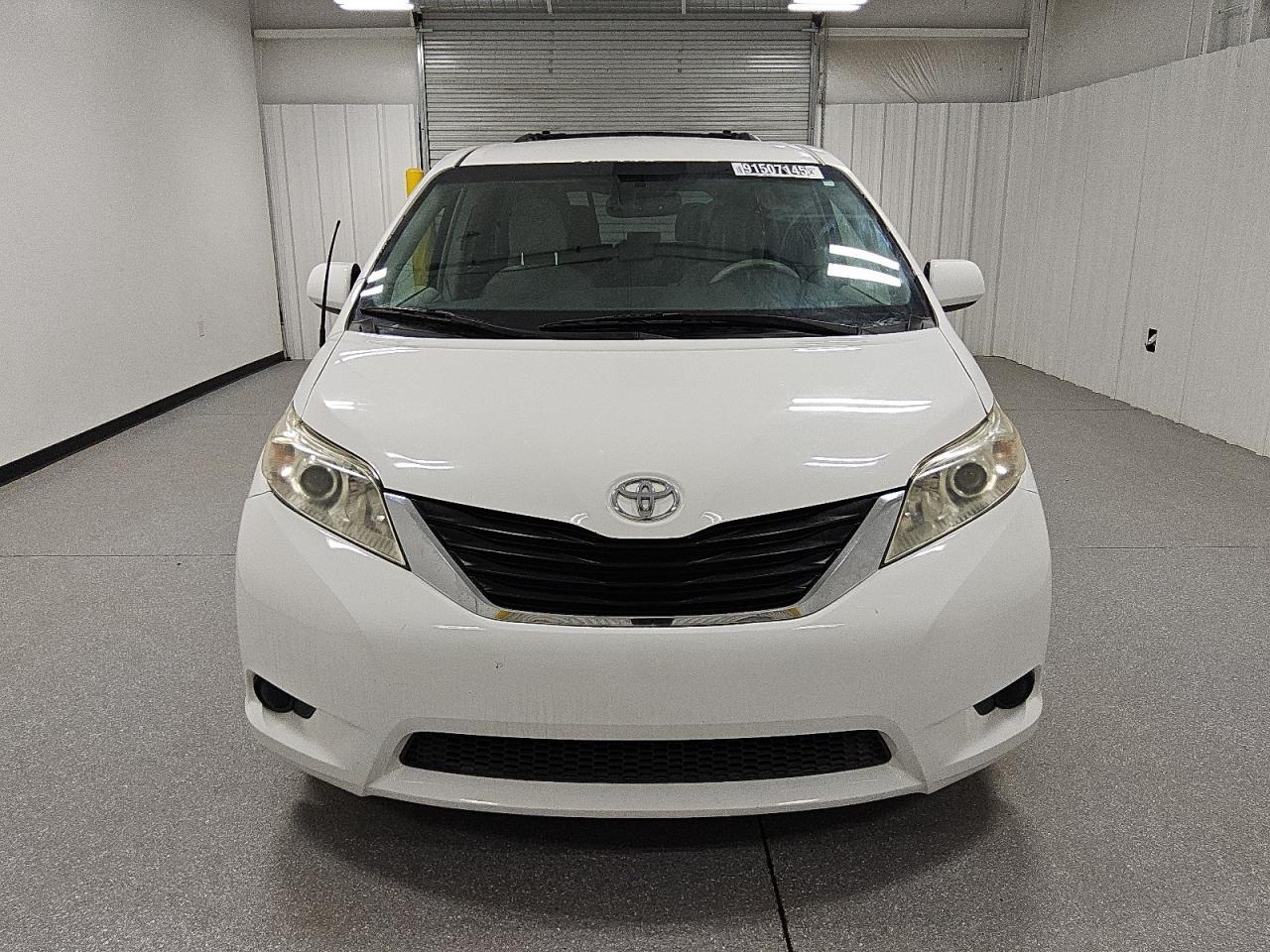 2014 TOYOTA SIENNA