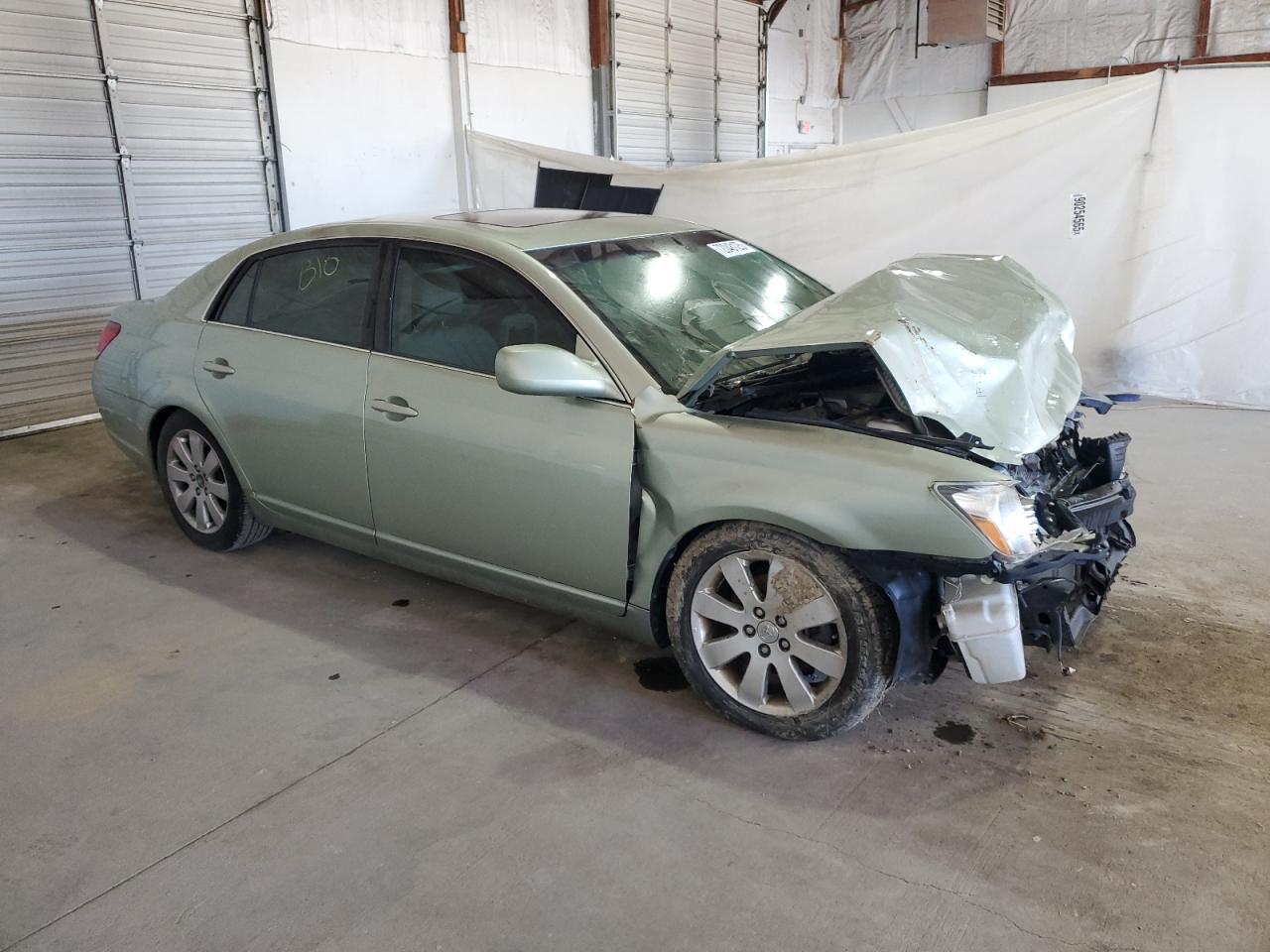 2005 TOYOTA Avalon