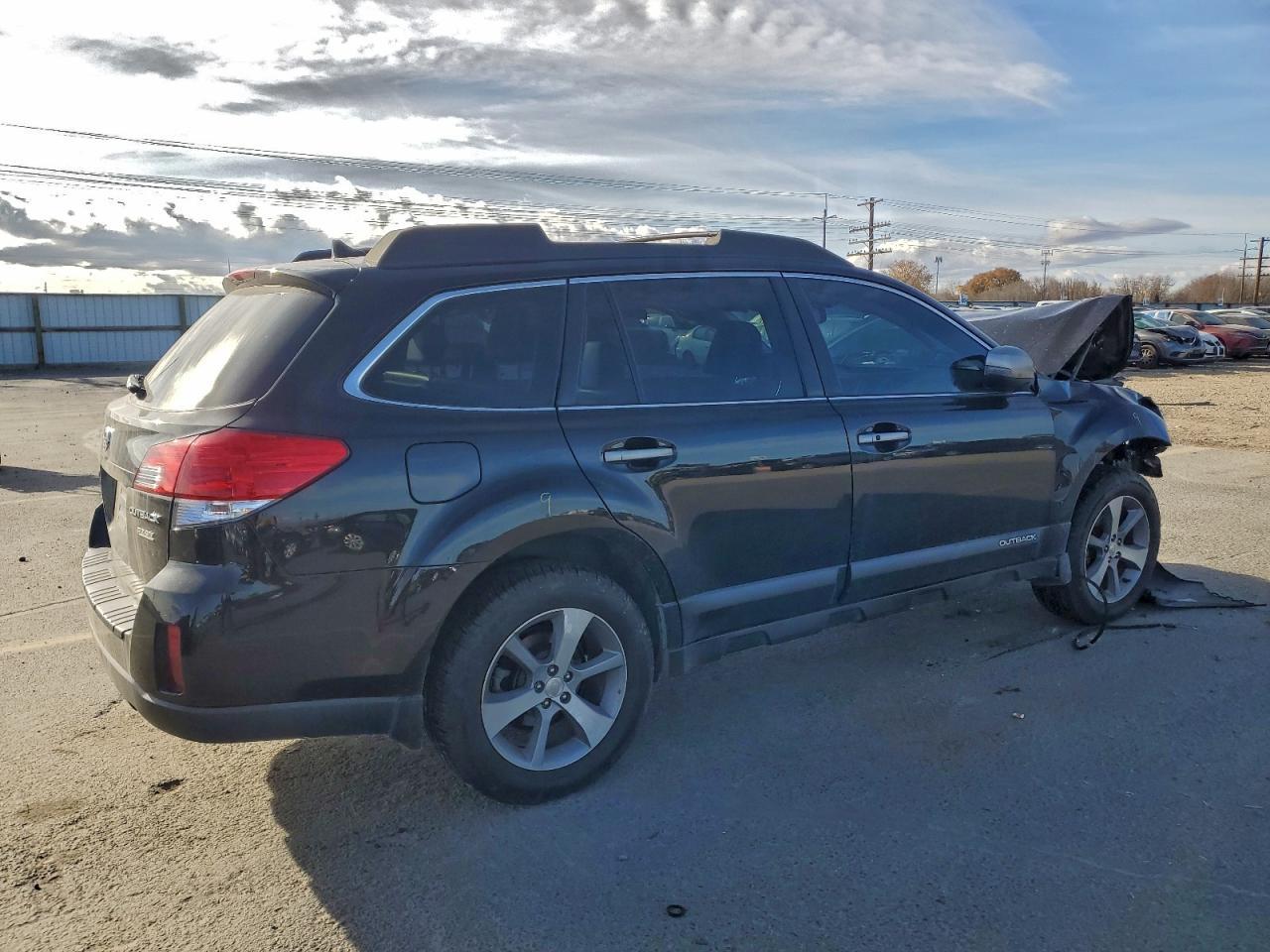 2013 SUBARU Outback