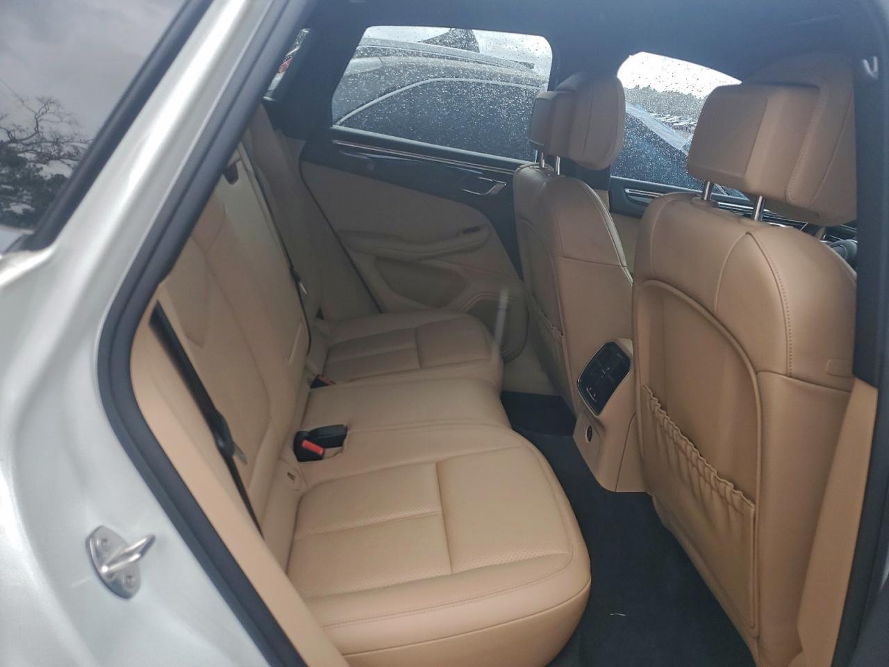 2019 PORSCHE Macan
