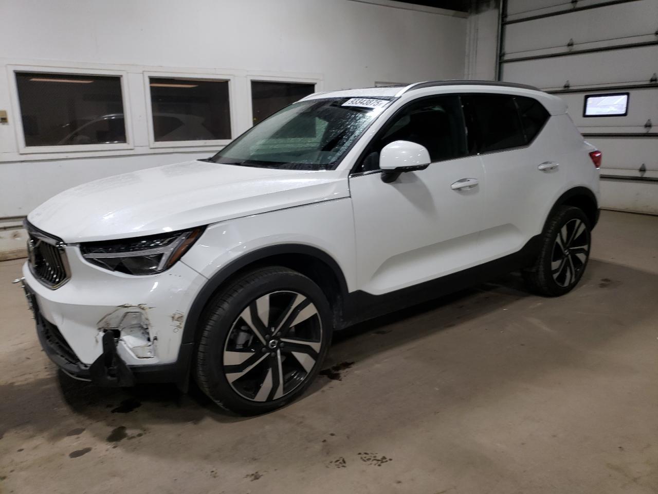 2024 VOLVO XC40