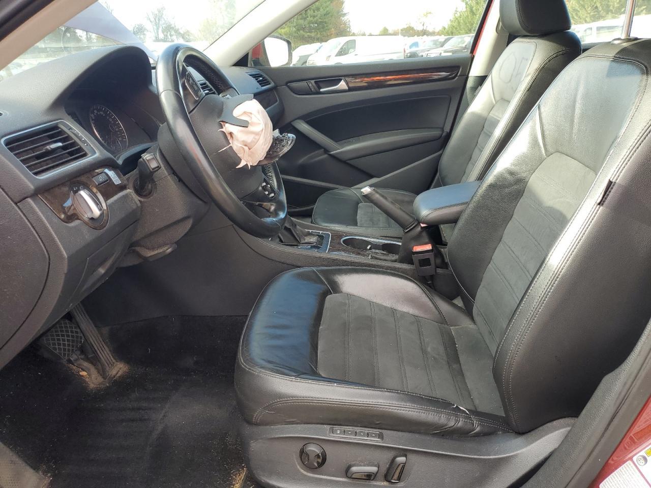 2015 VOLKSWAGEN Passat