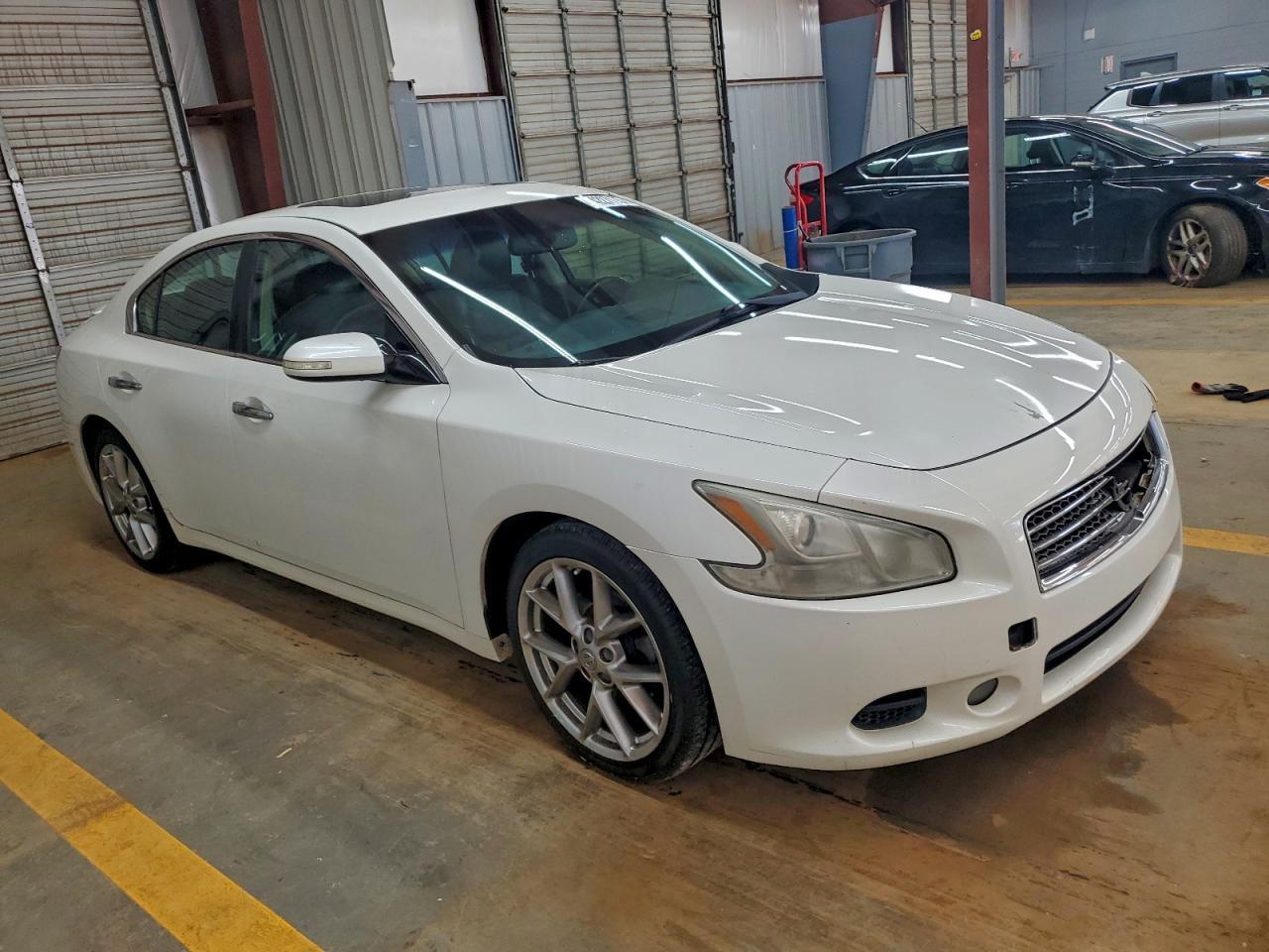2010 NISSAN Maxima