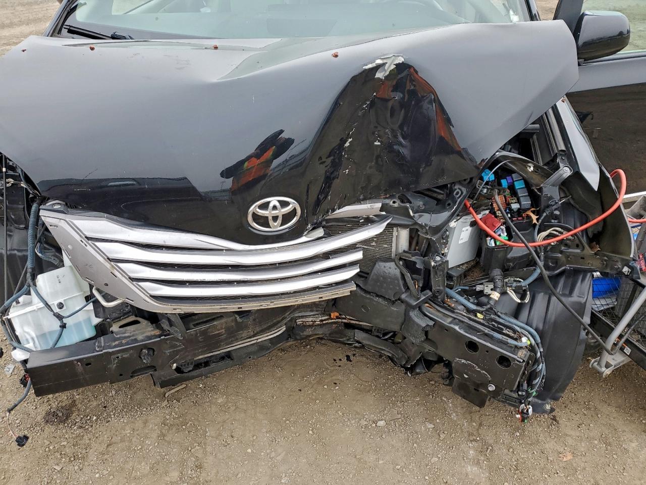 2017 TOYOTA SIENNA