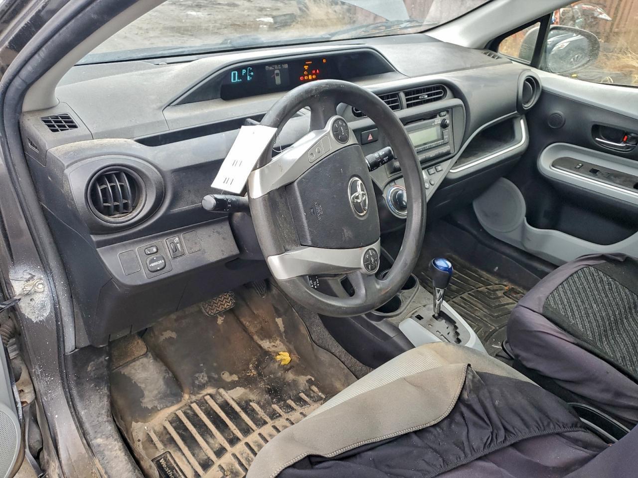 2014 TOYOTA Prius c