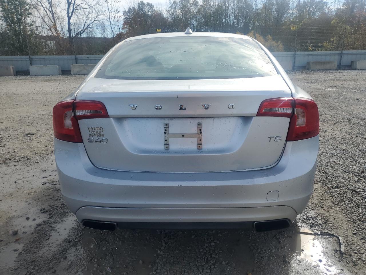 2015 VOLVO S60