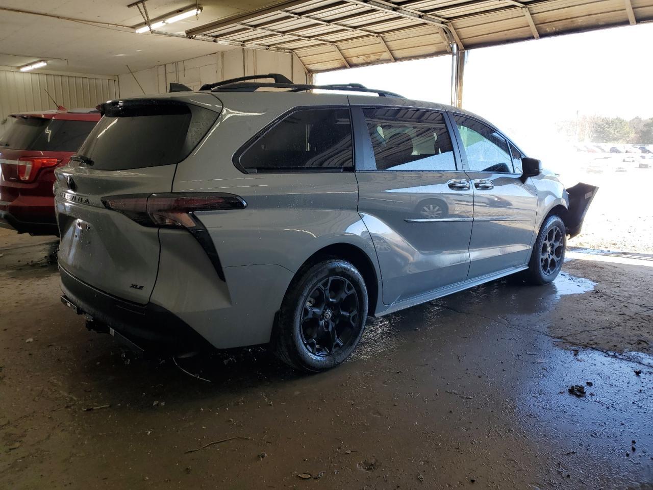 2025 TOYOTA SIENNA