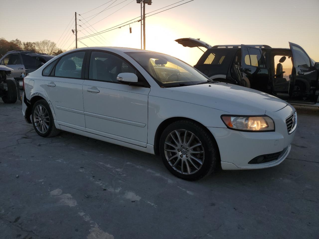 2010 VOLVO S40