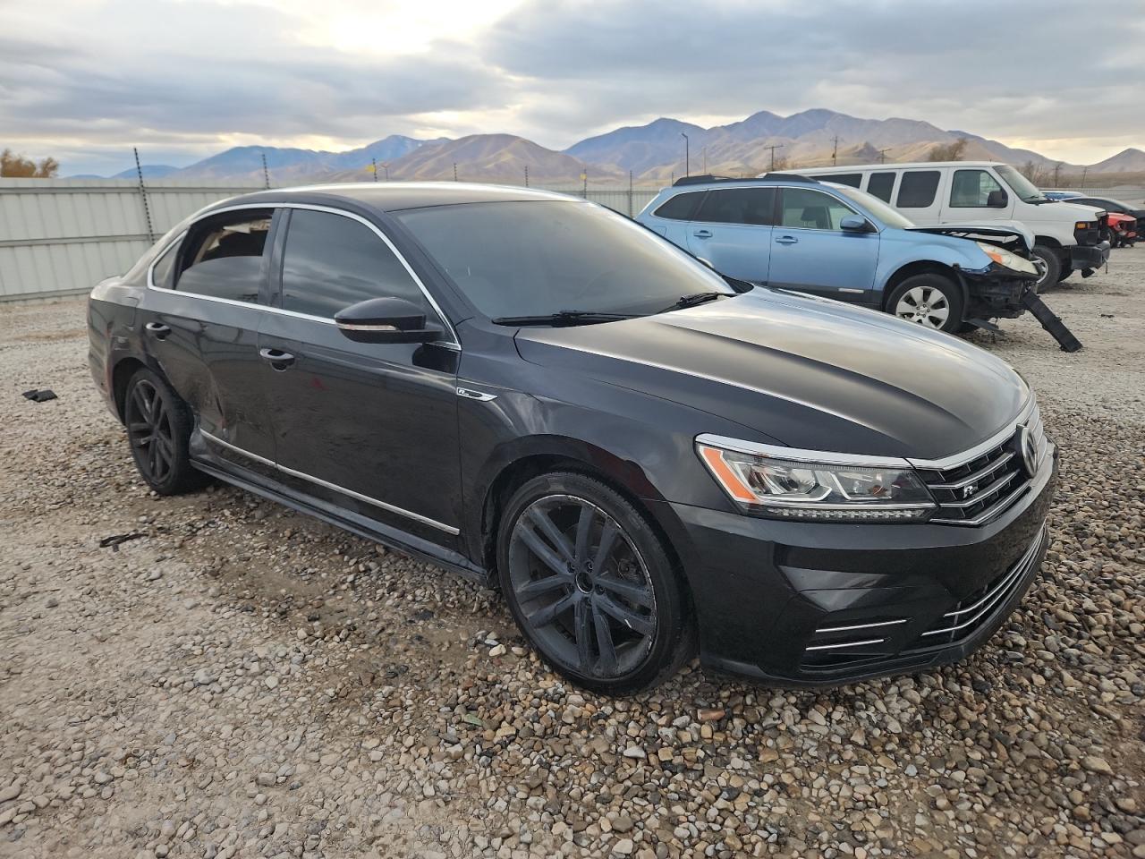 2017 VOLKSWAGEN Passat