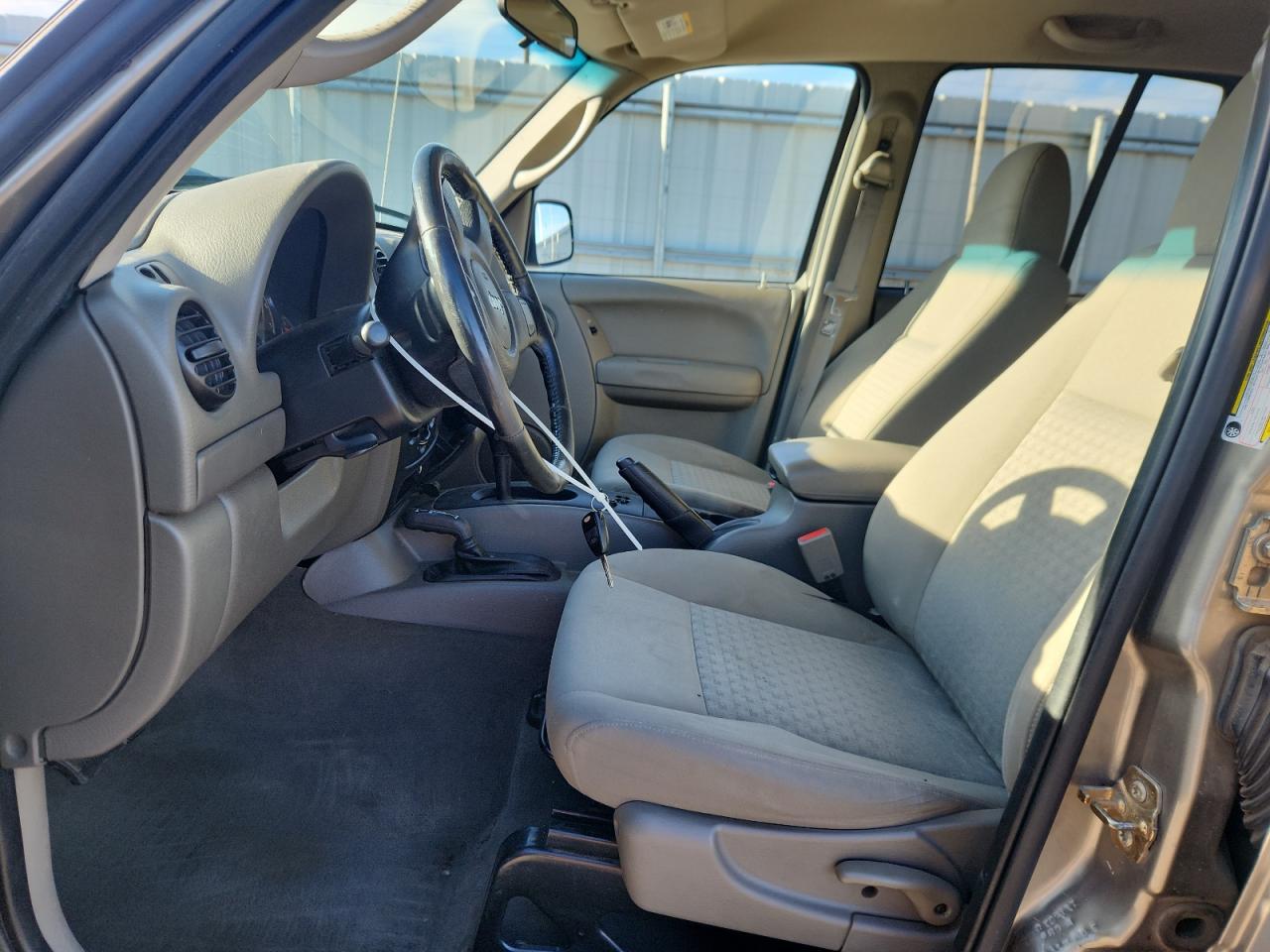 2005 JEEP Liberty