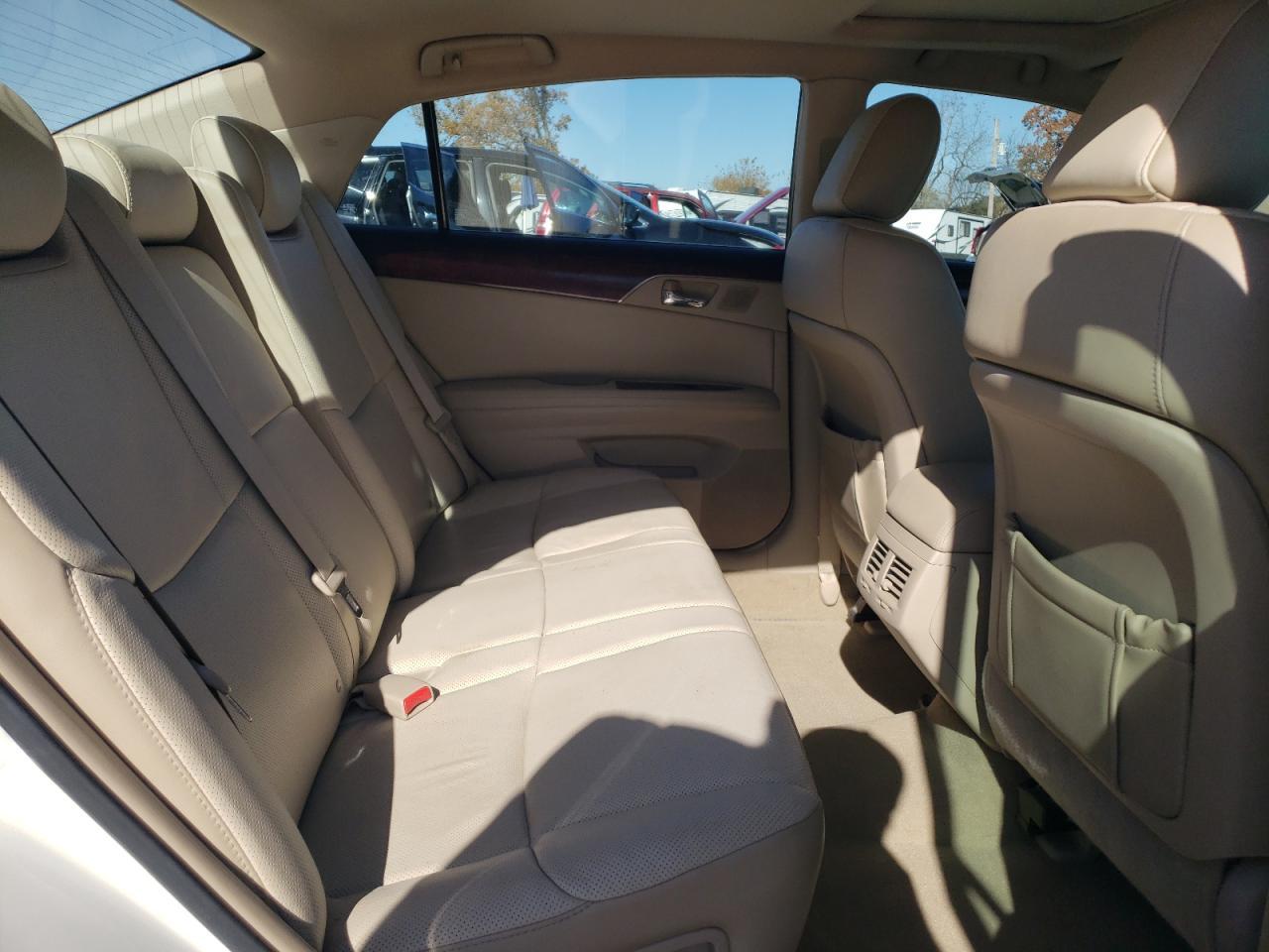 2011 TOYOTA Avalon