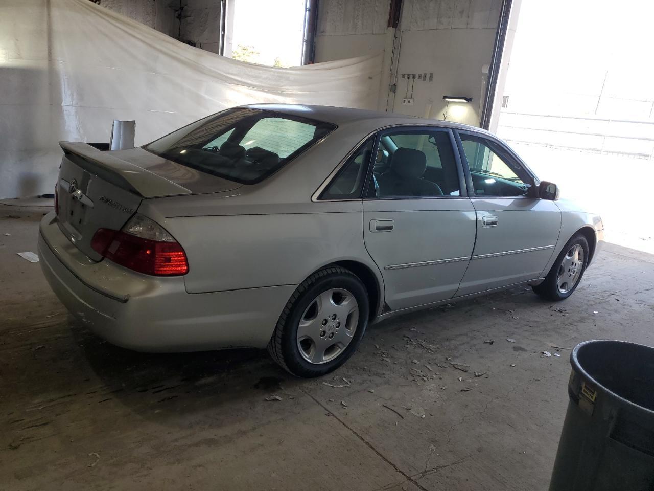 2004 TOYOTA Avalon