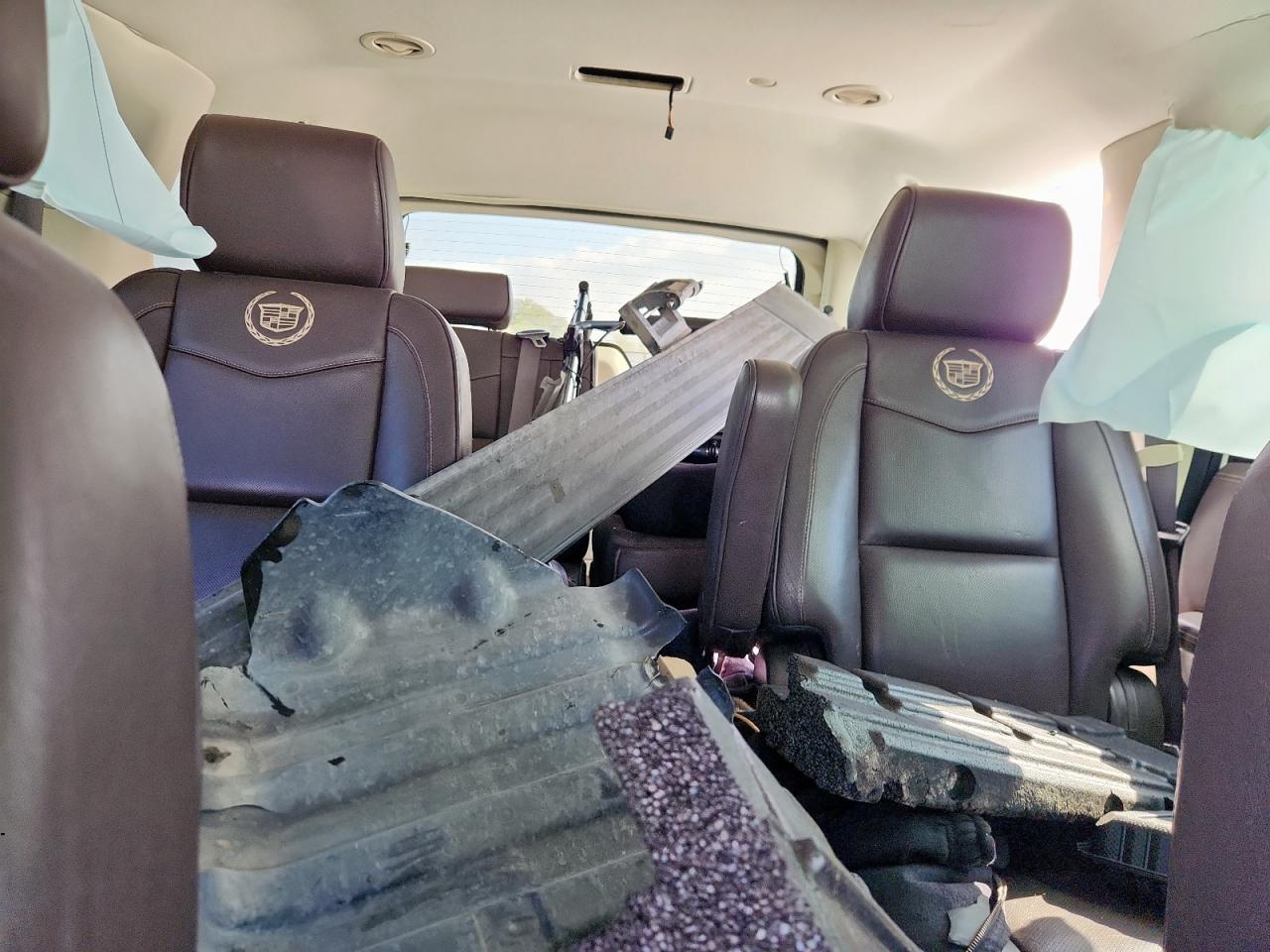 2011 CADILLAC ESCALADE