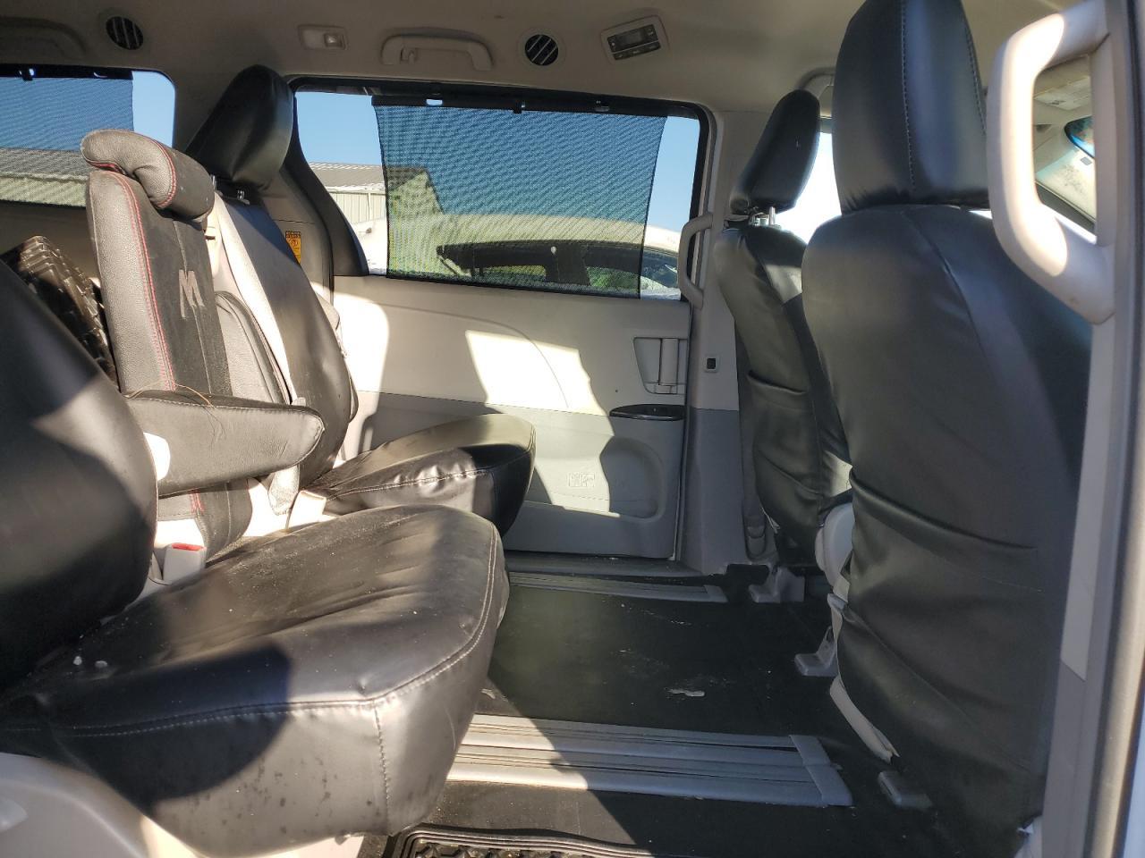 2014 TOYOTA SIENNA