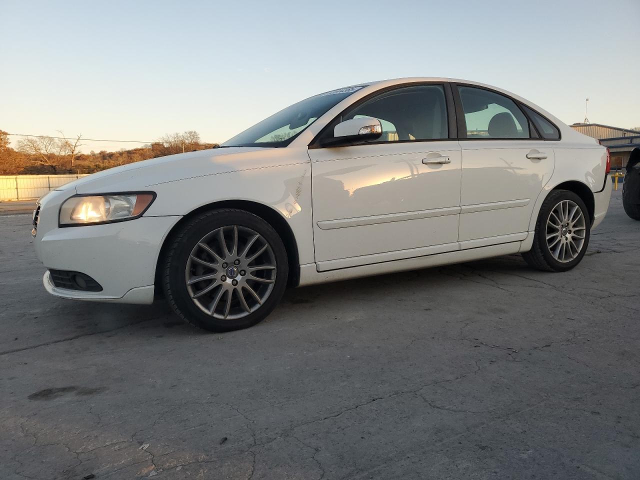 2010 VOLVO S40