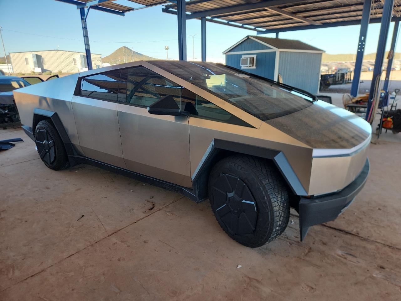 2024 TESLA Cybertruck