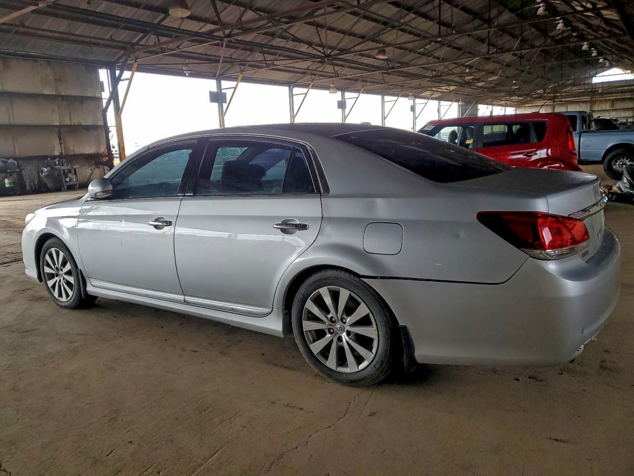 2011 TOYOTA Avalon