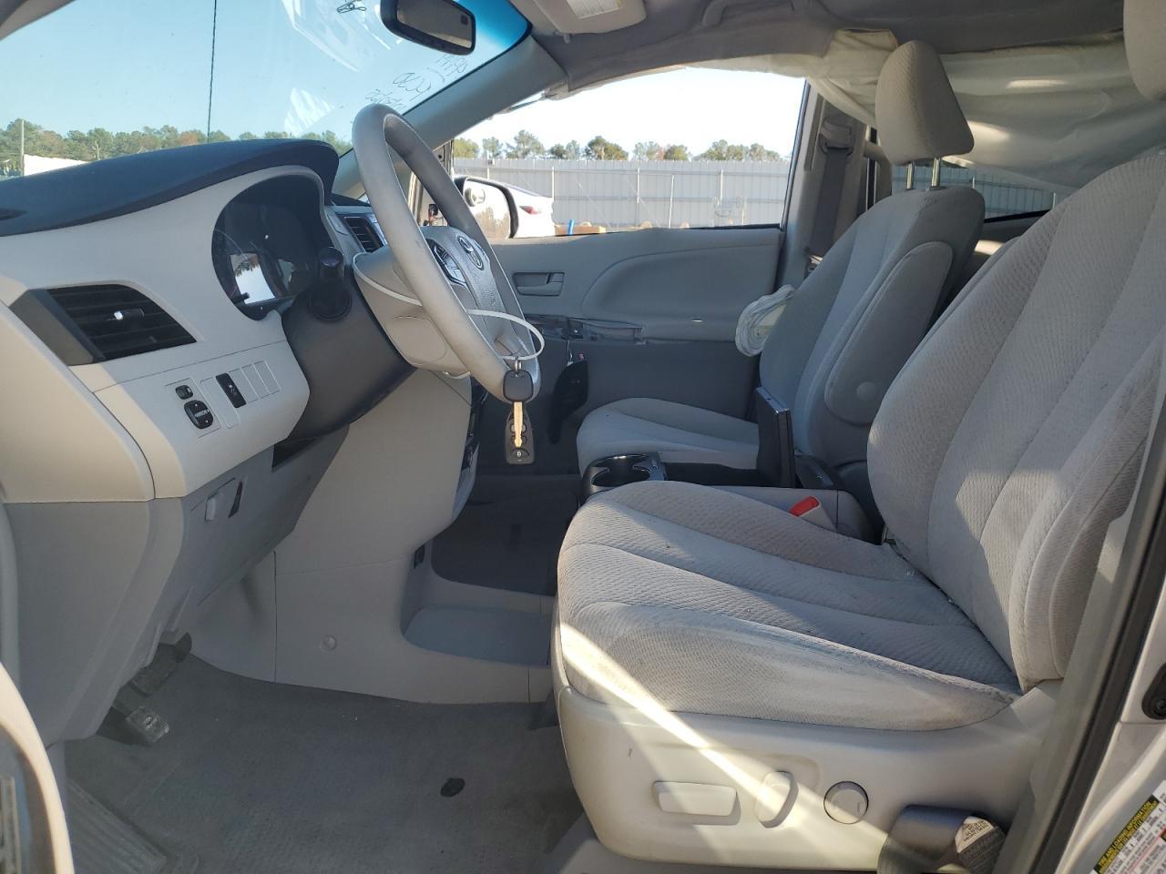 2013 TOYOTA SIENNA
