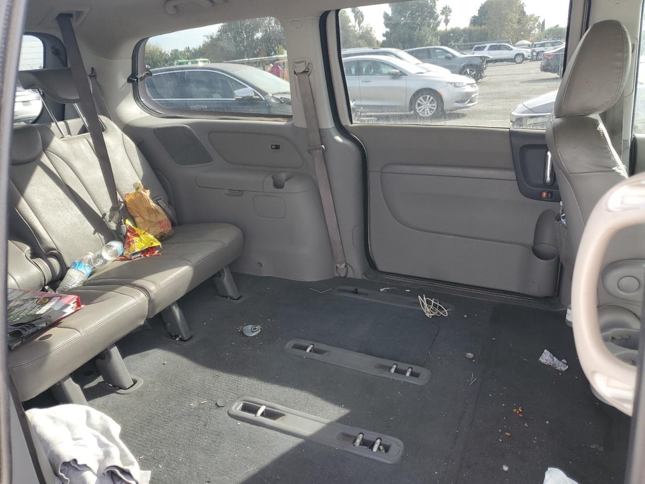 2012 KIA SEDONA