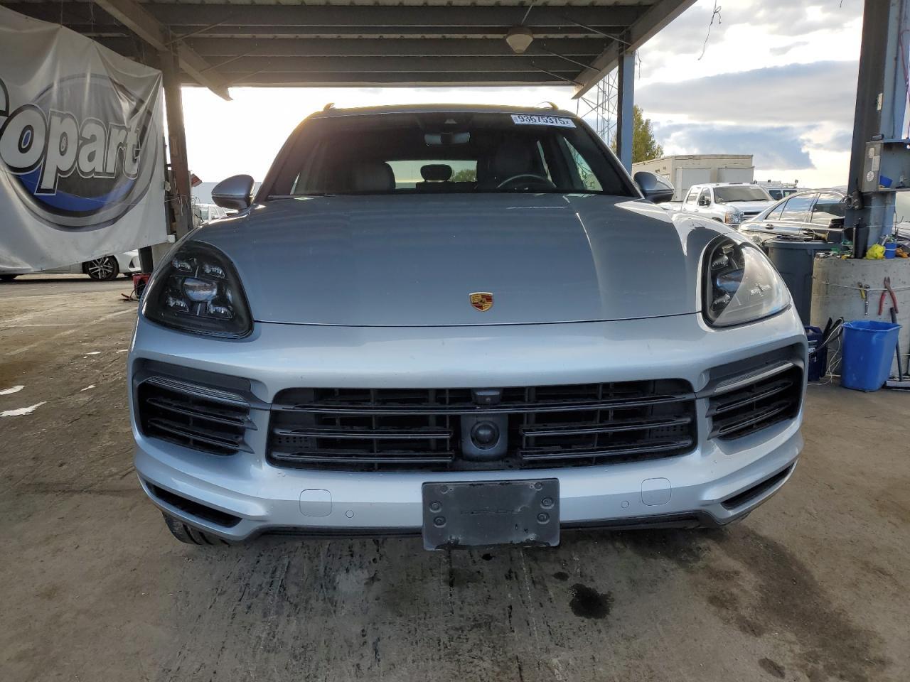 2020 PORSCHE CAYENNE