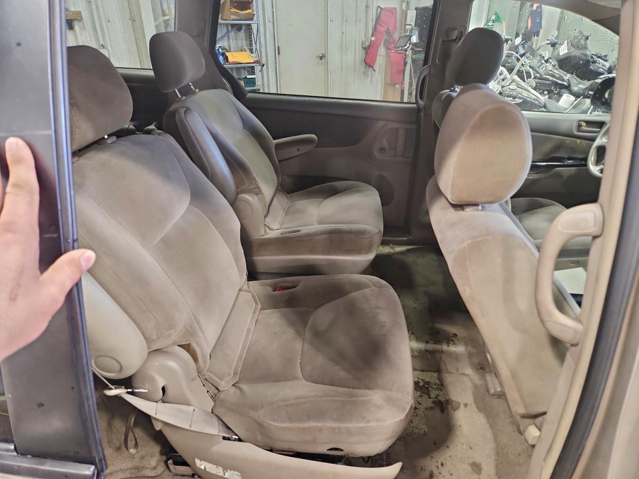 2004 TOYOTA SIENNA