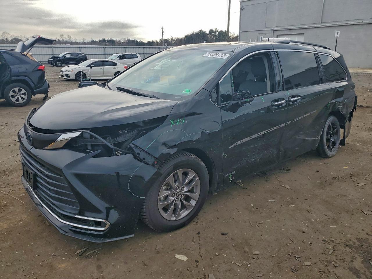 2021 TOYOTA SIENNA