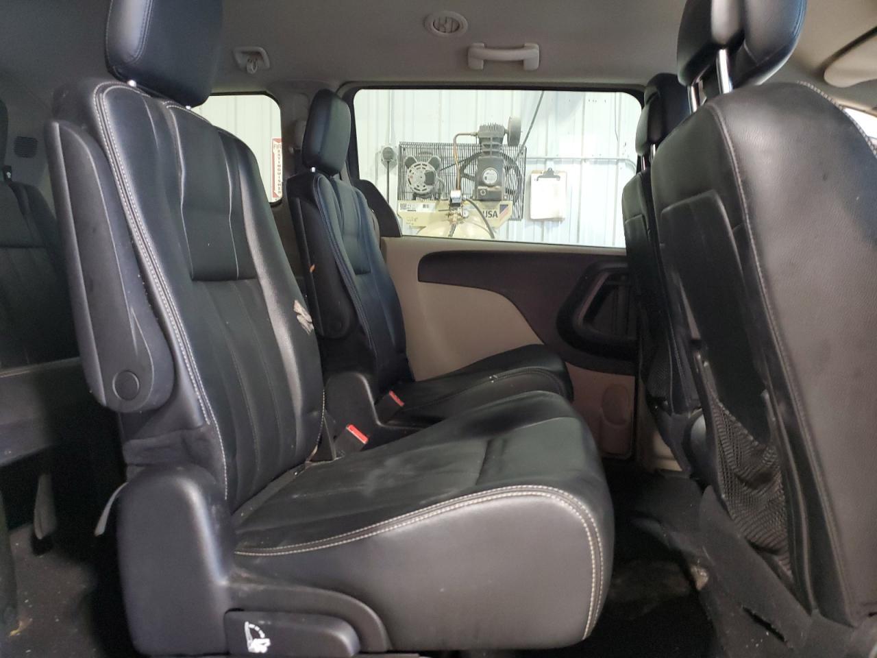 2016 CHRYSLER Town & Country