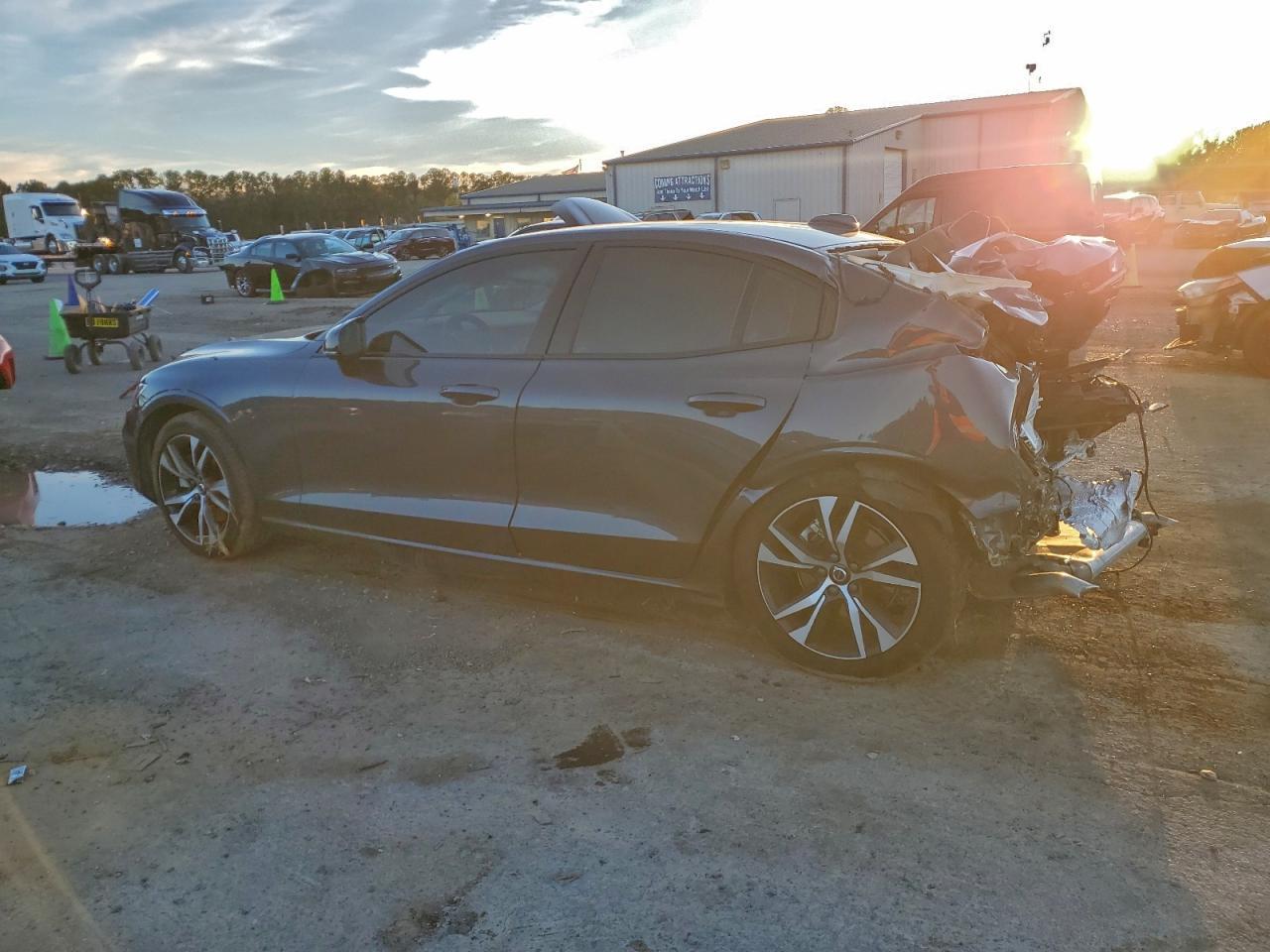 2025 VOLVO S60