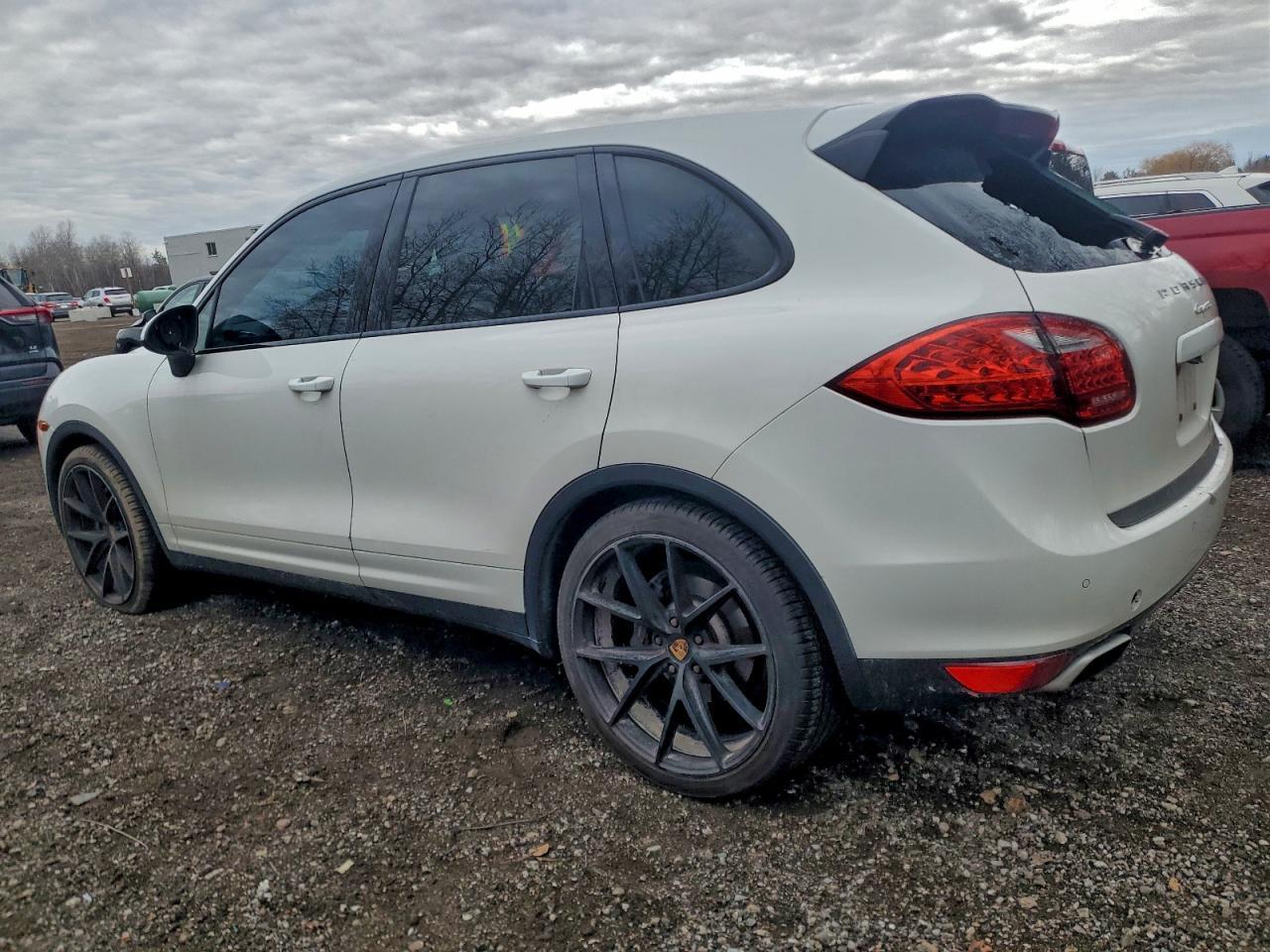 2014 PORSCHE CAYENNE