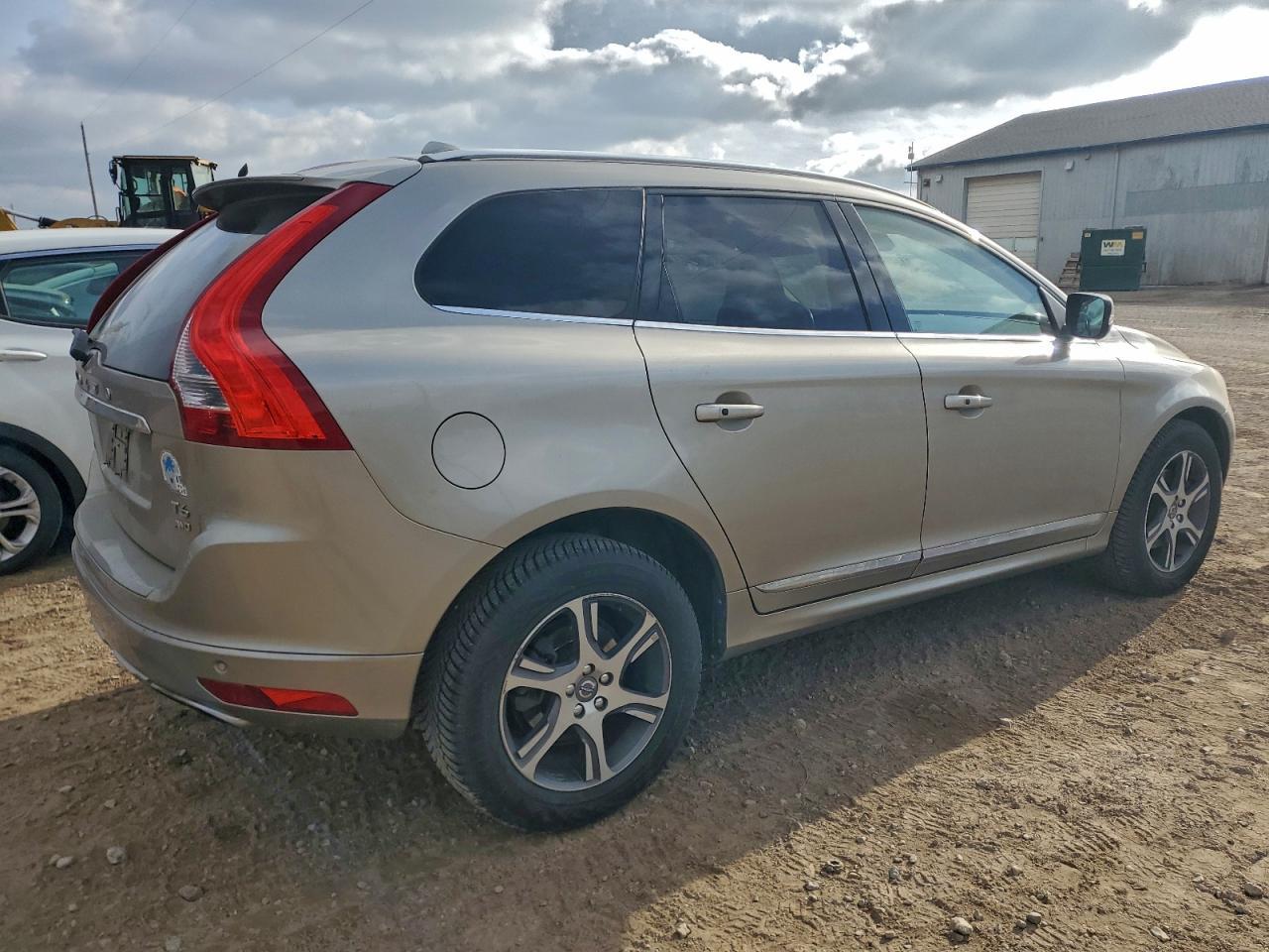2015 VOLVO XC60