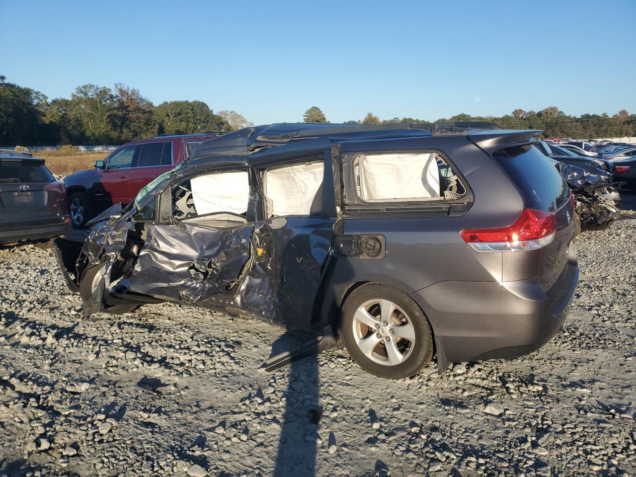 2011 TOYOTA SIENNA