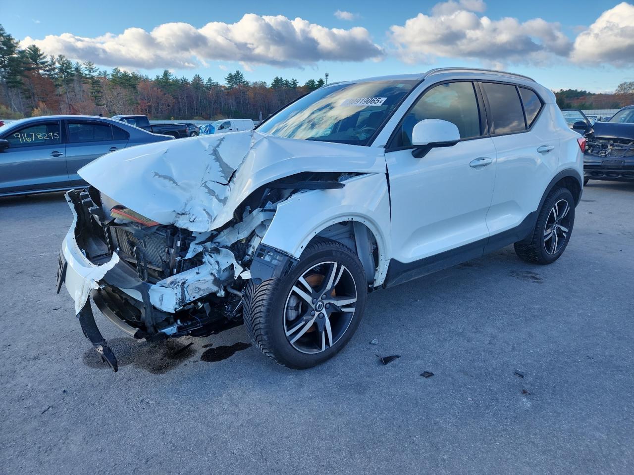 2023 VOLVO XC40