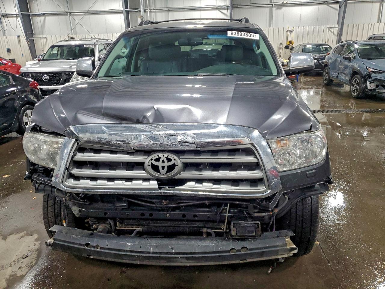 2012 TOYOTA Sequoia