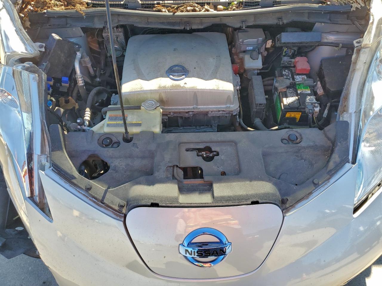 2015 NISSAN LEAF