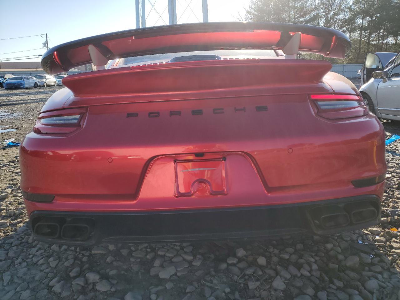 2018 PORSCHE 911