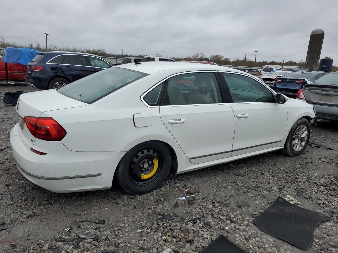 2016 VOLKSWAGEN Passat