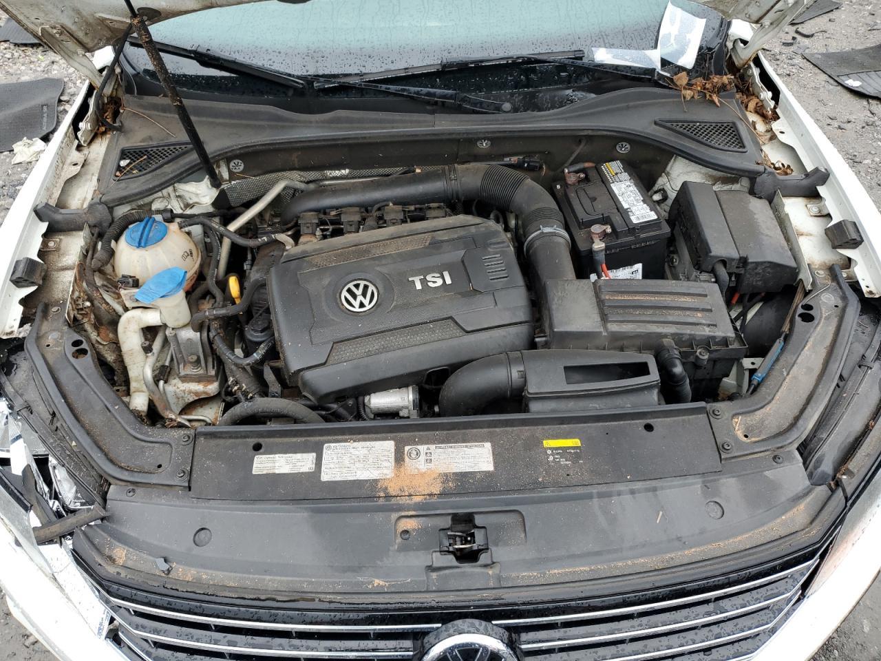 2016 VOLKSWAGEN Passat