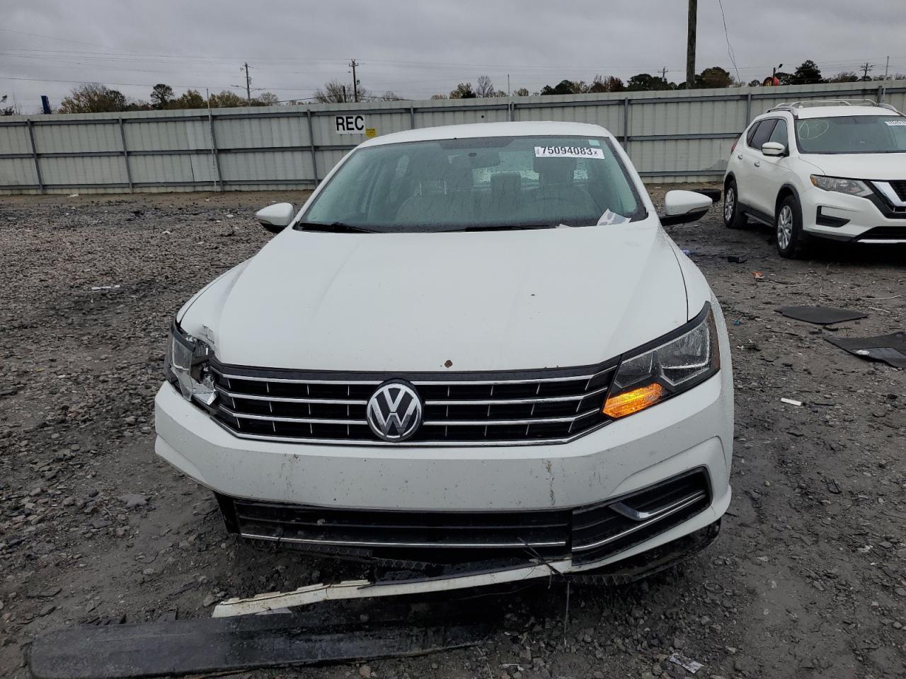2016 VOLKSWAGEN Passat