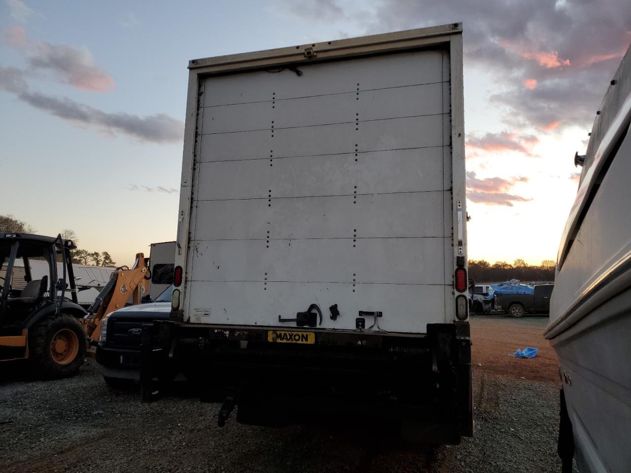 2012 FREIGHTLINER M2 106
