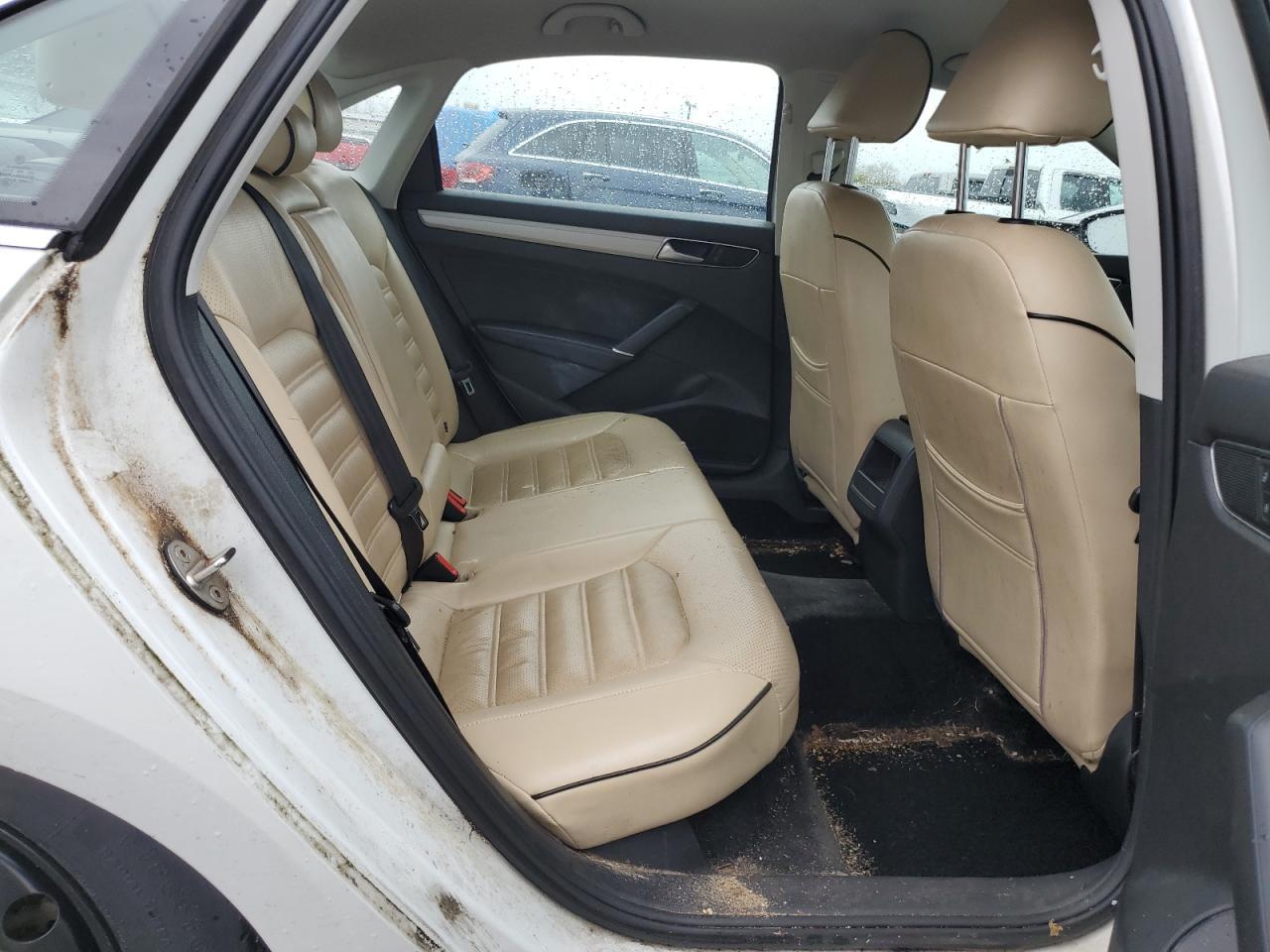 2016 VOLKSWAGEN Passat
