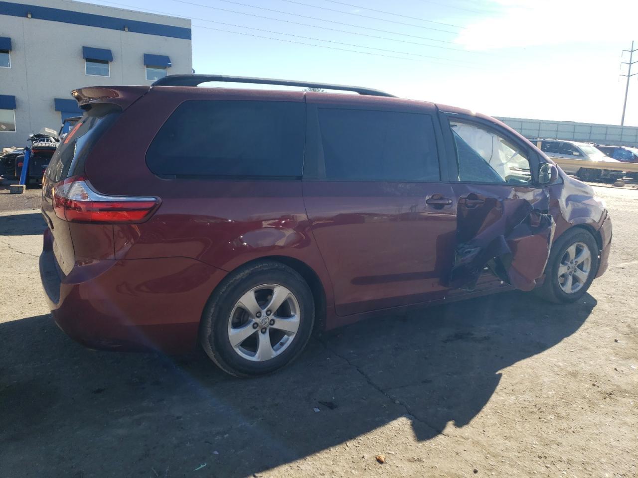 2017 TOYOTA SIENNA