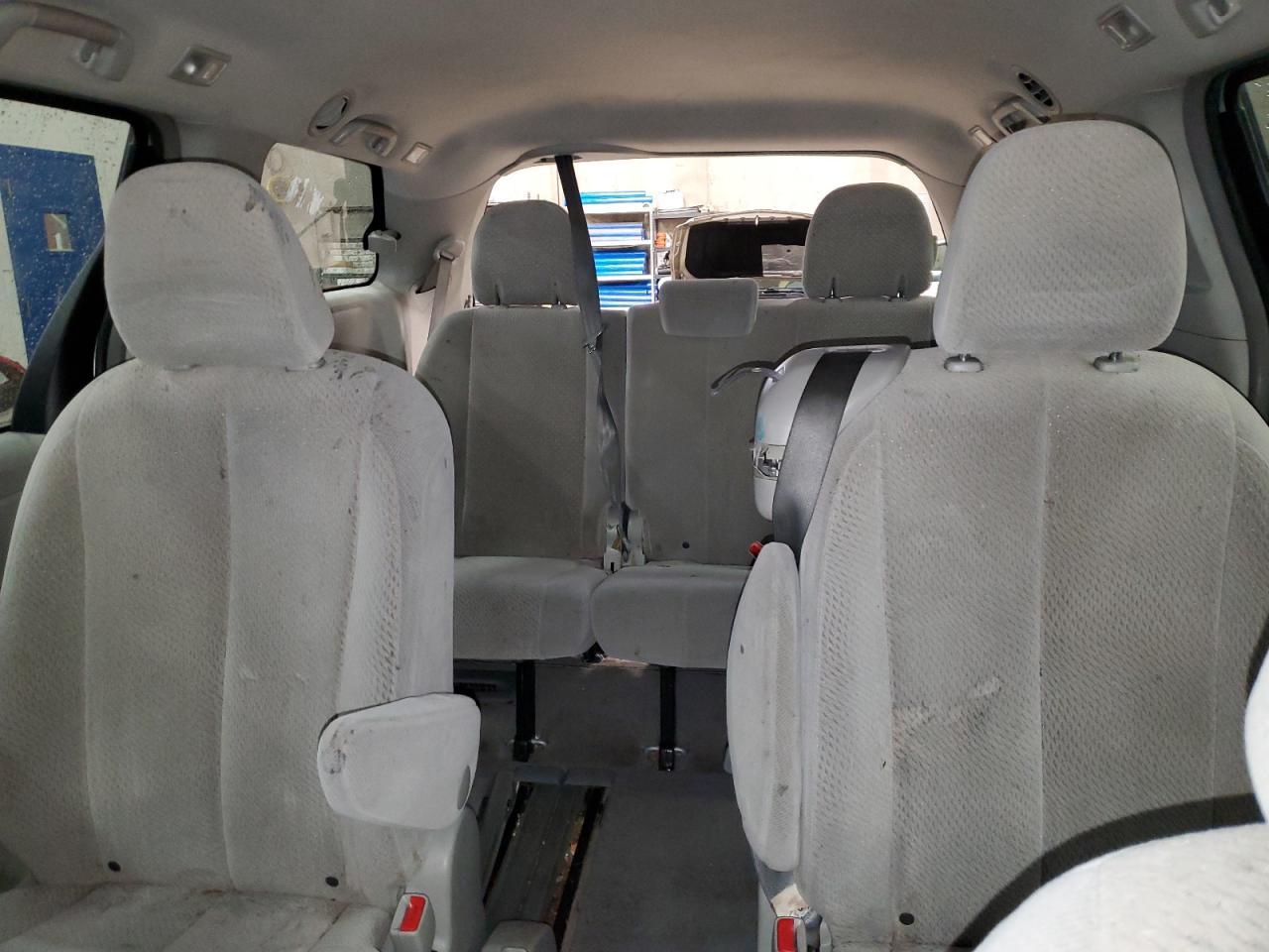 2012 TOYOTA SIENNA