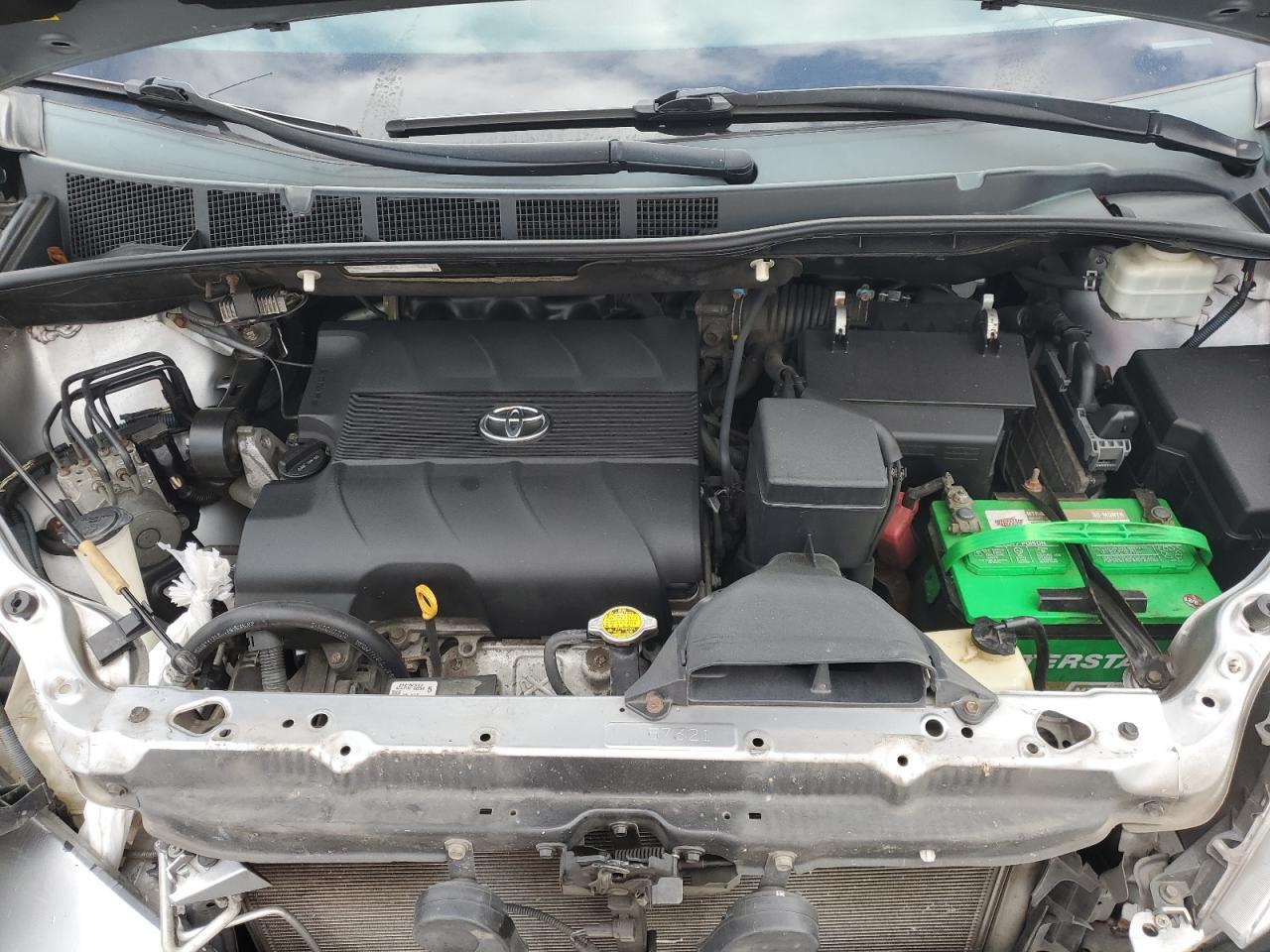 2011 TOYOTA SIENNA