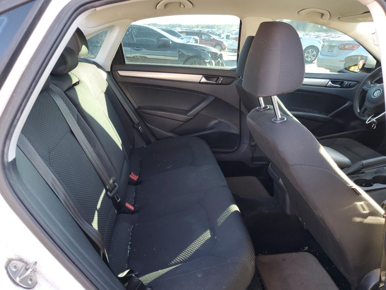2015 VOLKSWAGEN Passat