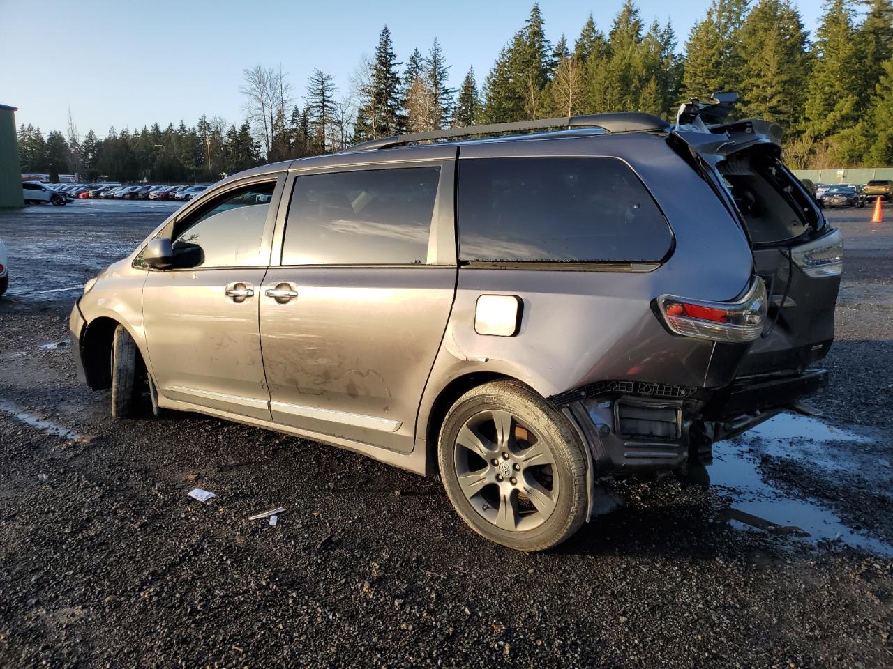 2016 TOYOTA SIENNA