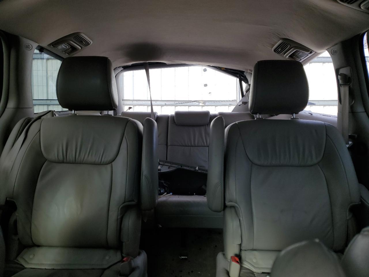 2009 TOYOTA SIENNA